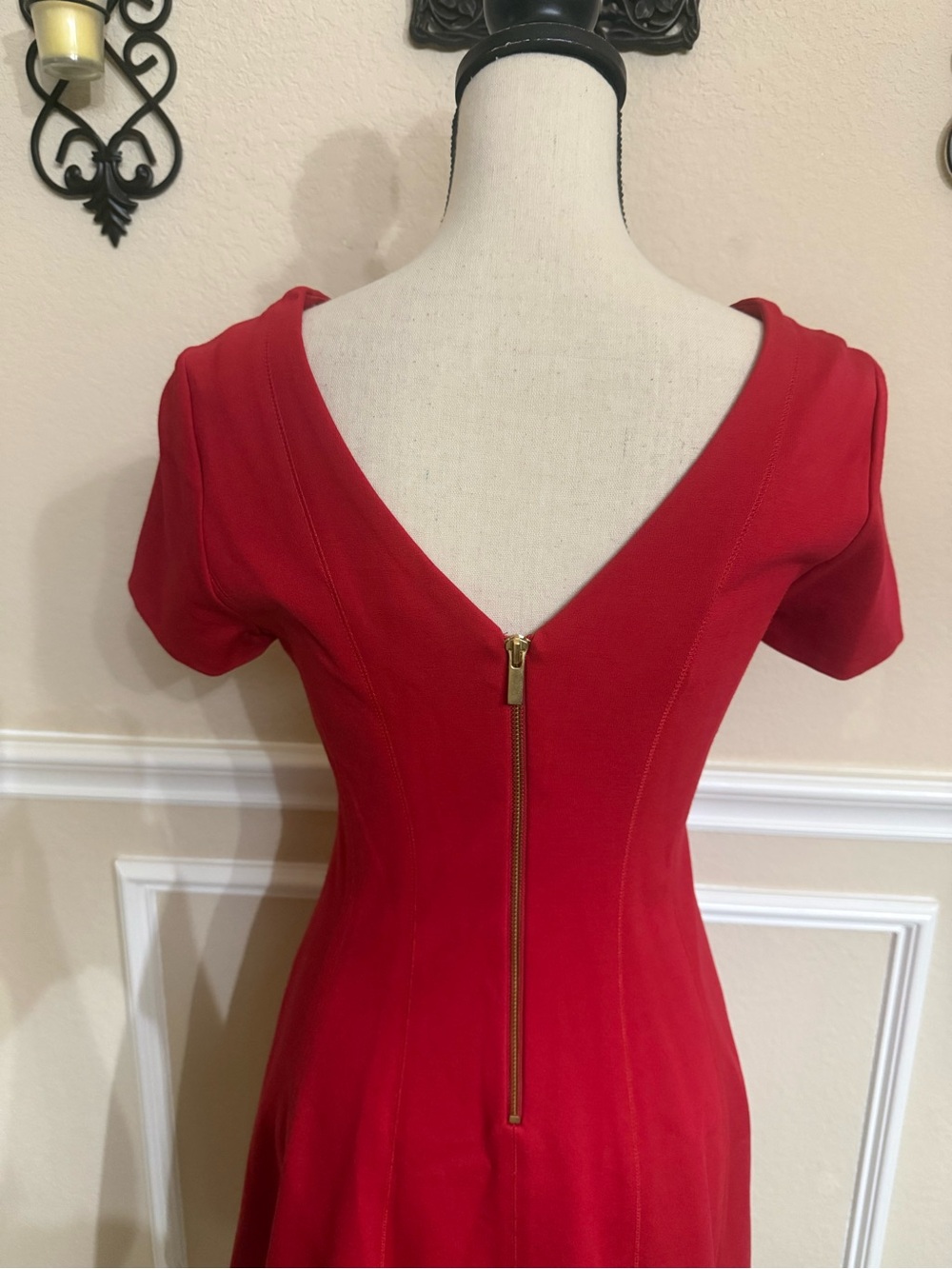 Banana Republic Red Short-Sleeve Fit-and-Flare Dress with back Zipper.  6P - Picture 4 of 7